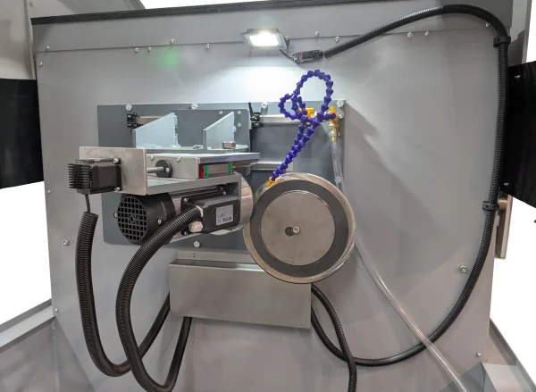 Pormenor do motor da afiladora  ELITE modelo JVC 700